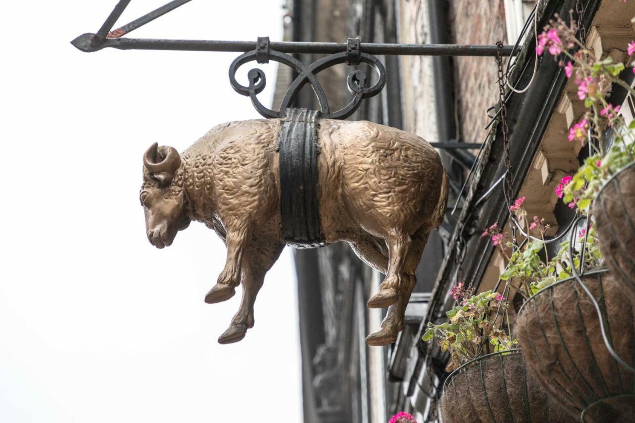 Отель Golden Fleece Йорк Экстерьер фото